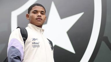 Huguinho tem contrato reativado e pode reestrear pelo Botafogo no Brasileirão