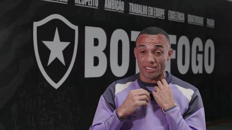 Marçal se emociona ao recordar bronca que deu no elenco do Botafogo no vestiário em 2024: ‘Mostra aquilo que é nosso grupo’