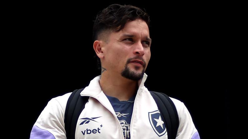 Artur pode reforçar o Botafogo contra o Barcelona-EQU na Libertadores