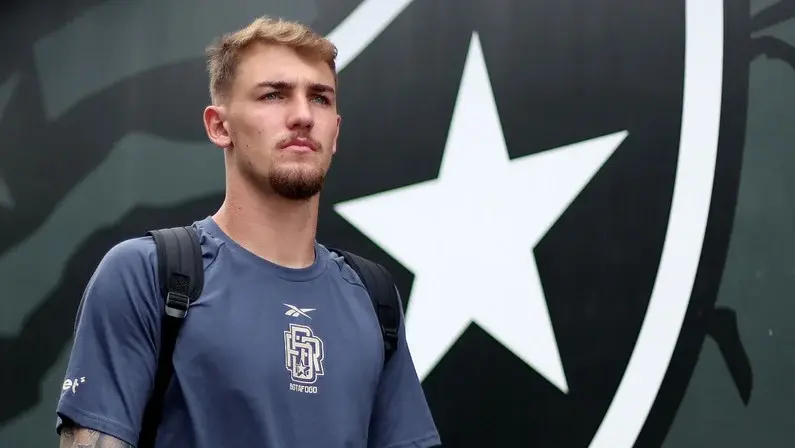 Léo Linck é sincero sobre derrota do Botafogo para o Vasco: 'É uma m**** perder. Clube que quer ser campeão tem que voltar a vencer'