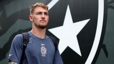Léo Linck é sincero sobre derrota do Botafogo para o Vasco: 'É uma m**** perder. Clube que quer ser campeão tem que voltar a vencer' Léo Linck é sincero sobre derrota do Botafogo para o Vasco: 'É uma m**** perder. Clube que quer ser campeão tem que voltar a vencer'