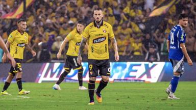 Barcelona-EQU vence clássico antes de encarar o Botafogo no Rio Barcelona-EQU vence clássico antes de encarar o Botafogo no Rio