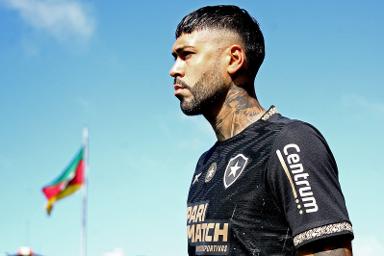 "Muito complicado": Com renovação distante, Alexander Barboza é sincero após tropeço na Copa Sul-Americana