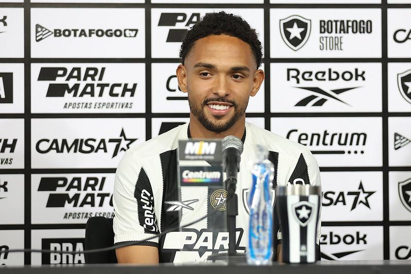 Vitinho e mais 2: Três titulares do Botafogo podem se transferir para a Premier League