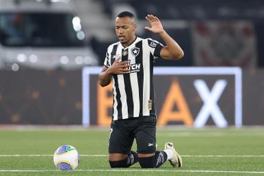 Novo 'parça' de Marlon Freitas? 2 volantes brasileiros estão na mira do Botafogo