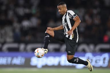 "Encaminhado...": Depois de Marlon Freitas, outro titular do Botafogo recebe proposta oficial e pode deixar o clube