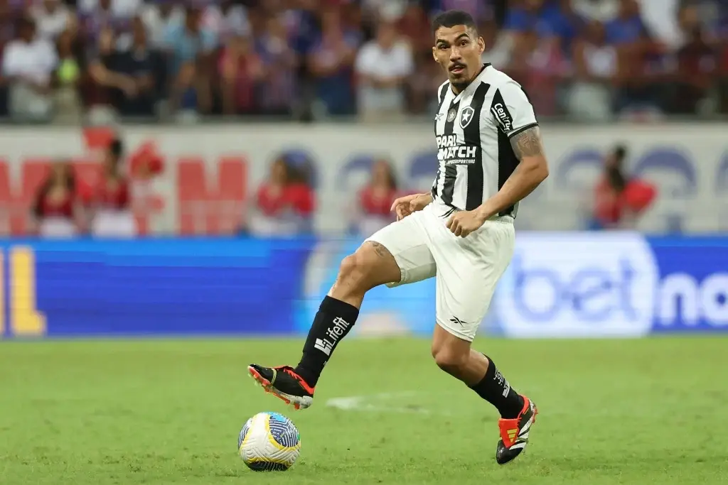 URGENTE: Volante titular do Botafogo sofre lesão e pode não jogar mais pelo clube