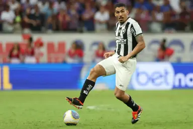 URGENTE: Volante titular do Botafogo sofre lesão e pode não jogar mais pelo clube