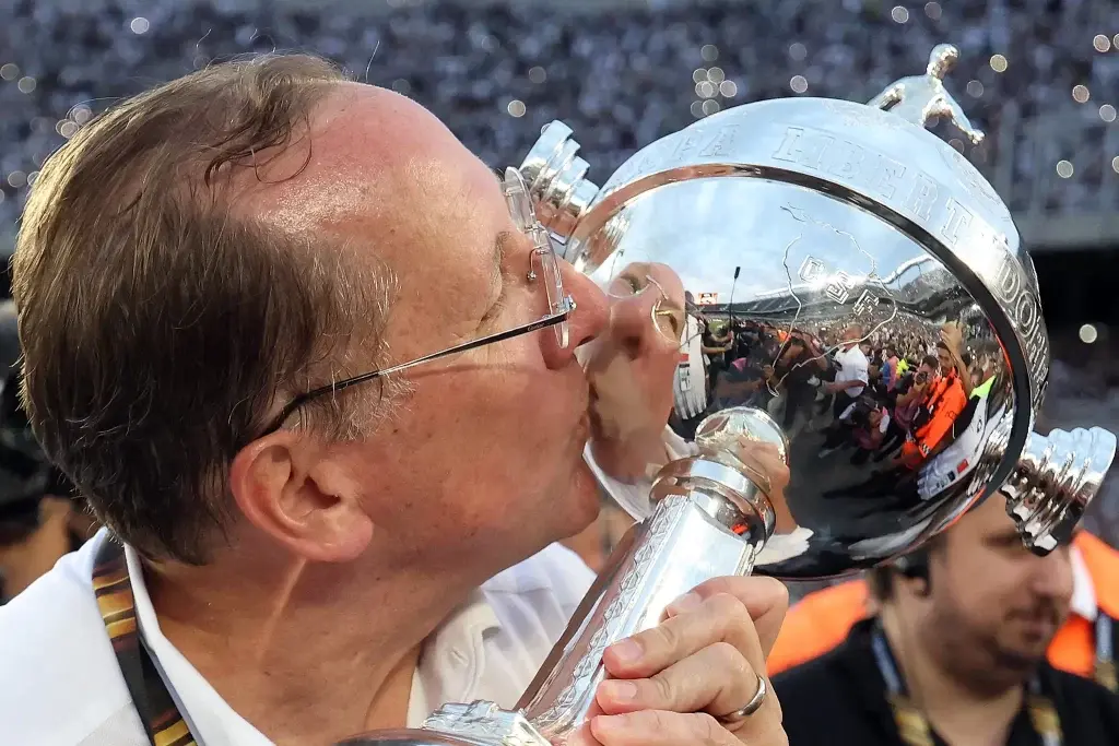 Ídolo do Botafogo comete ato de indisciplina e fica com futuro indefinido