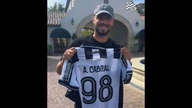 Depois de Arthur Cabral, Corinthians pode 'tirar' outro atacante do Botafogo