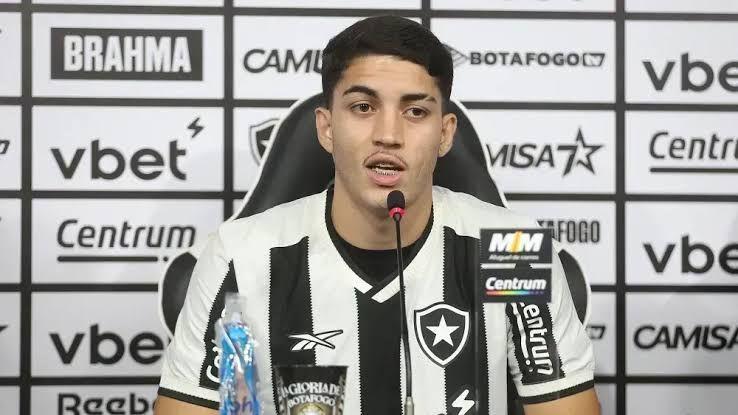 Botafogo terá que pagar 'valor milionário' ao Santos por Jair e John