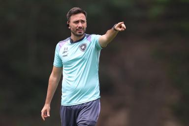 Enfrentando 'concorrência', Botafogo busca acerto com experiente zagueiro argentino