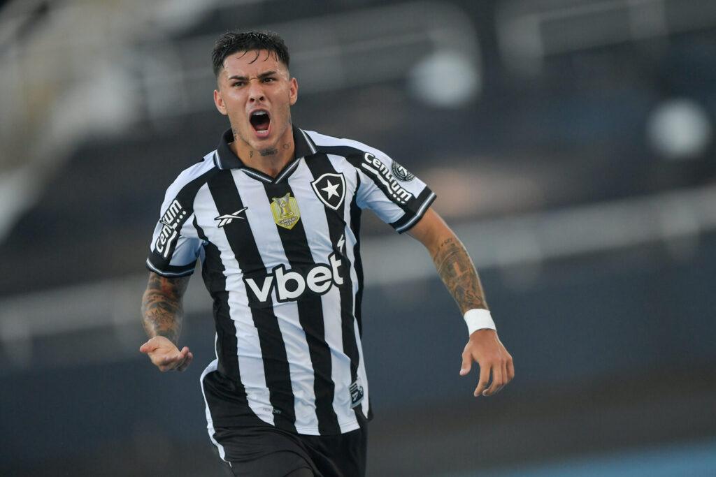 Lateral vira alvo do Göztepe, da Turquia, e pode deixar o Botafogo de Franclim Carvalho