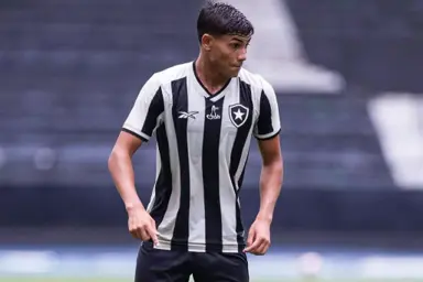 Após sim de Franclim Carvalho, Botafogo encaminha compra de defensor do Remo por R$ 5 milhões