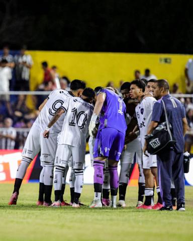 Botafogo sai na frente, mas vê expulsão mudar rumo da partida Botafogo sai na frente, mas vê expulsão mudar rumo da partida