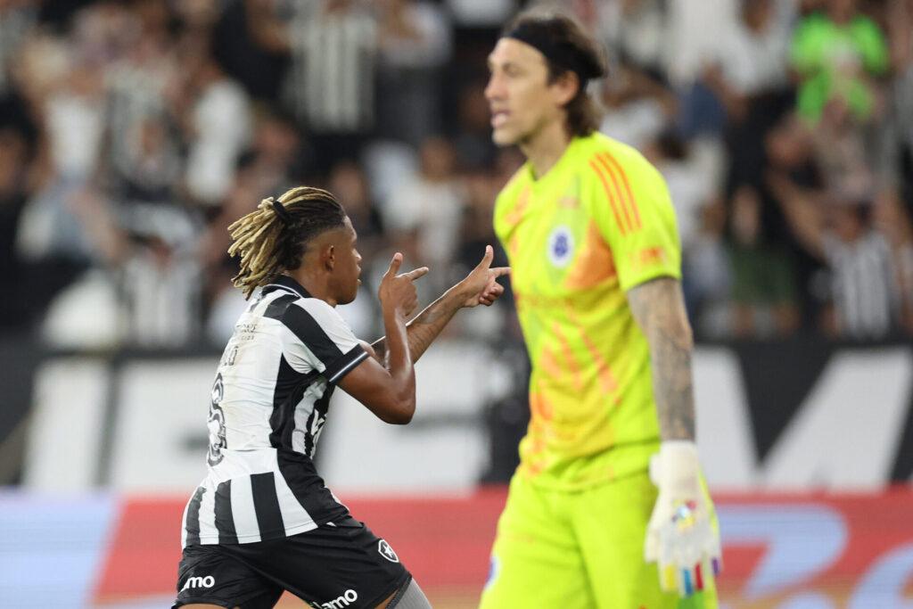 Danilo 'muda de ideia' e aceita deixar o Botafogo; saiba detalhes
