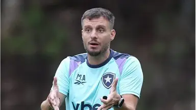 Alô Anselmi: Camisa 9 destaque internacional, afirma desejo de atuar no Botafogo