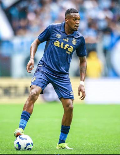 Pacotão que fala? Botafogo não para em Edenílson e busca encaminhar mais 2 reforços Pacotão que fala? Botafogo não para em Edenílson e busca encaminhar mais 2 reforços