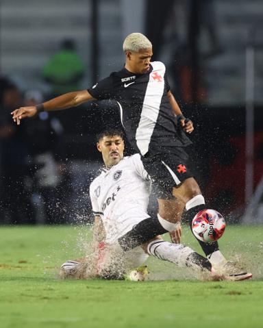 Botafogo não resiste a pressão e perde jogo na etapa final