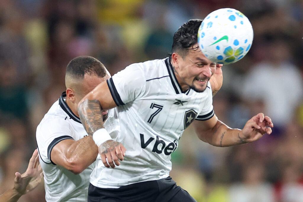 Fora dos planos de John Textor, atacante revela ligação de treinador rival da série A: "Me chamou"