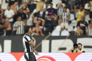 Notícias do Botafogo: Rival brasileiro busca avançar por Barboza e Botafogo toma nova decisão