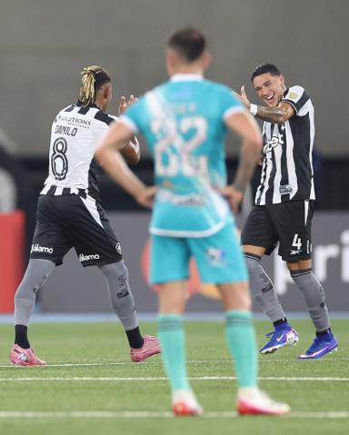 Botafogo avança na Libertadores nos embalos de Danilo