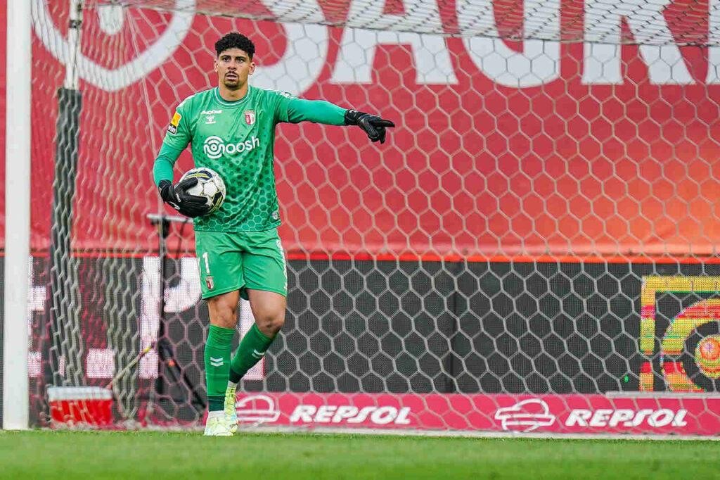 Sobre Matheus Magalhães: Botafogo 'recebe' resposta e avança por contratação de novo goleiro