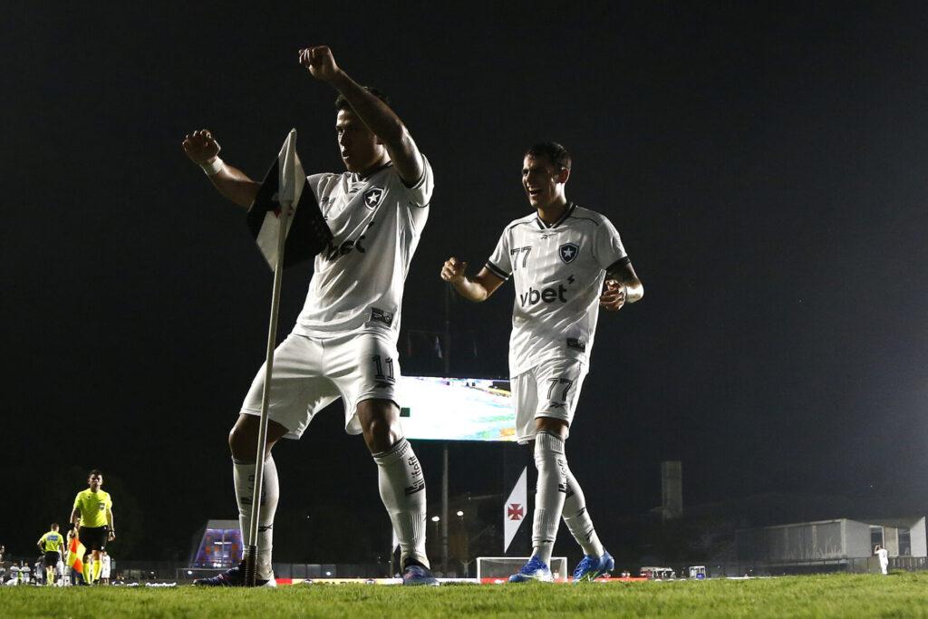 Ataque regula, Botafogo vira na segunda etapa e sobe na tabela do Brasileirão