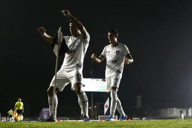 Ataque regula, Botafogo vira na segunda etapa e sobe na tabela do Brasileirão Ataque regula, Botafogo vira na segunda etapa e sobe na tabela do Brasileirão