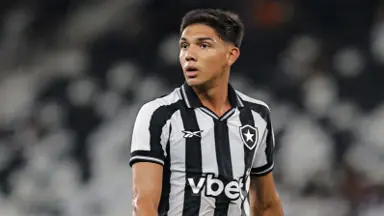 Mesmo com transfer bans, Botafogo fecha acordo com atacante