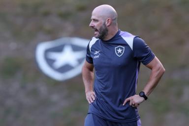 Franclim quebra o silêncio e expõe o que mudou no Botafogo: "As..." Franclim quebra o silêncio e expõe o que mudou no Botafogo: "As..."