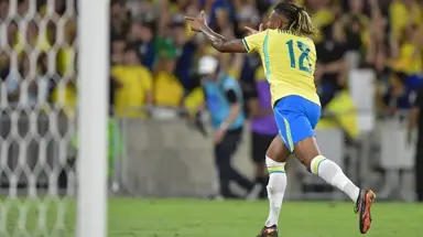 Comentarista aponta solução para problema do Brasil e cita jogador do Botafogo: "Tem um..."