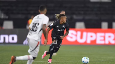 Velloso critica decisão do Botafogo e afirma: "Vão atrasar o salário dele"