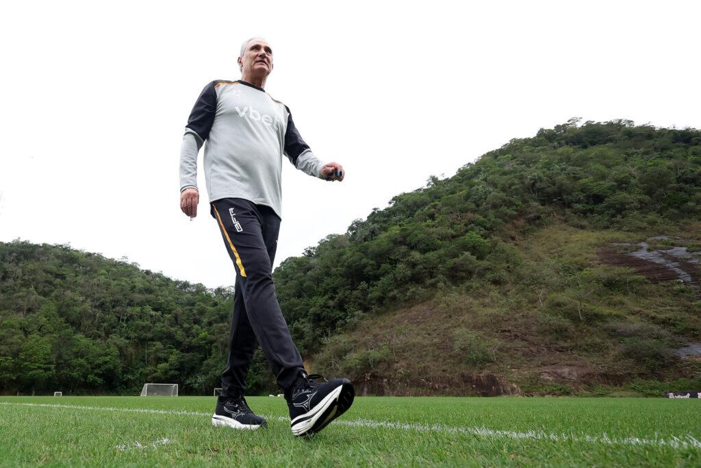 Comentarista aposta em Tite para tirar Botafogo de situação incômoda
