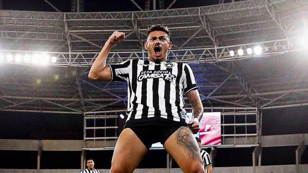 Botafogo pode enfrentar Internacional reforçado por três titulares