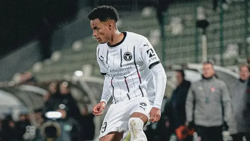 Lateral Paulinho vai assinar contrato de três anos e meio com o Botafogo