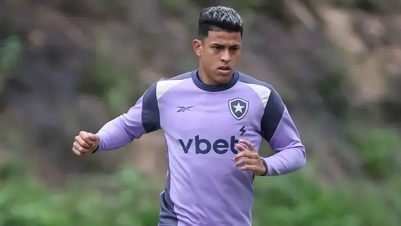 Botafogo se reúne com agentes de Matheus Martins por oferta russa