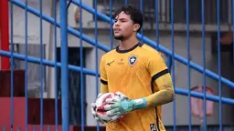 Bruninho Samudio é reintegrado ao elenco sub-17 do Botafogo após afastamento