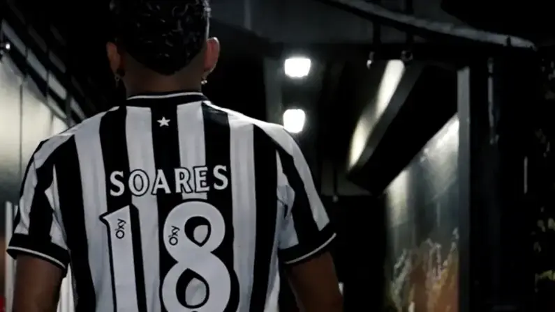 Tiquinho Soares retorna ao Botafogo e vestirá a camisa 18
