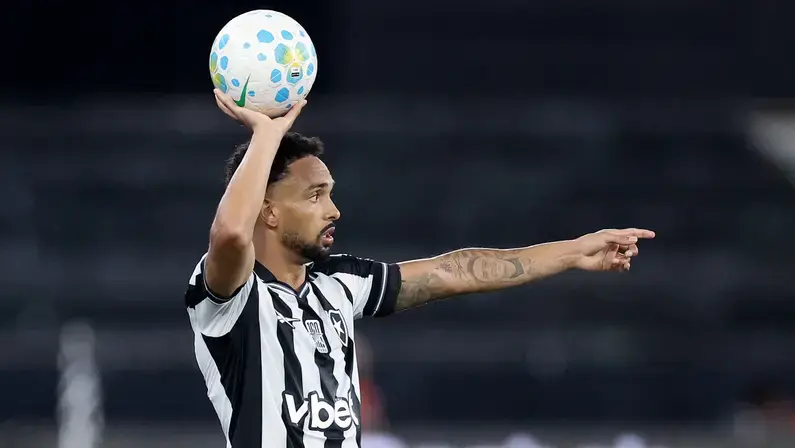 TV: por salários atrasados, Vitinho pode sair do Botafogo de graça na Justiça; Palmeiras, Cruzeiro e clubes alemães estão de olho