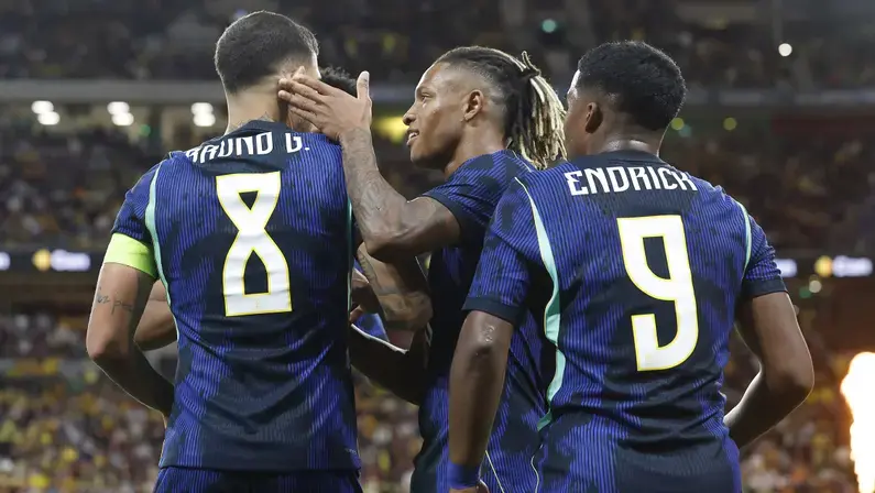 Caio Ribeiro elogia Danilo em atuação de gala pela Seleção