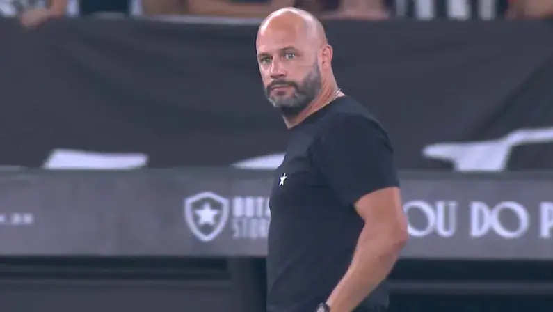 Técnico do Botafogo explica substituição de Montoro e aponta necessidade de evolução