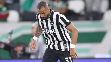 Bellão elogia zaga do Botafogo e explica escolha por Monzón Bellão elogia zaga do Botafogo e explica escolha por Monzón