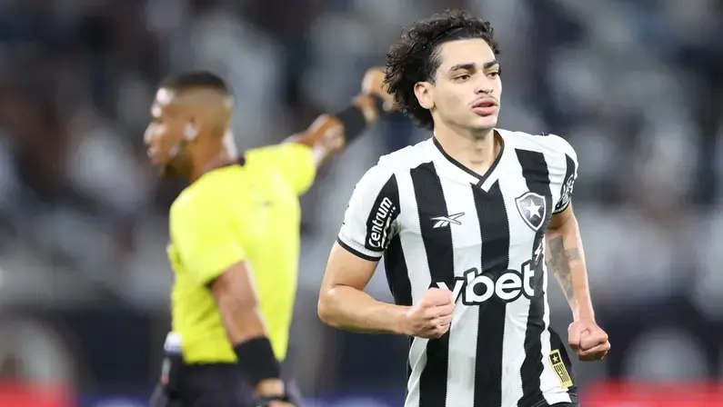 Botafogo envolve dívida por Nathan Fernandes e cede Matheus Nascimento ao Grêmio em definitivo, diz jornalista; clube nega