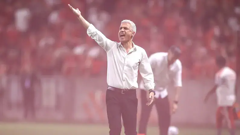 Luís Castro é considerado plano B por ‘tomadores de decisão’ do Botafogo, diz canal