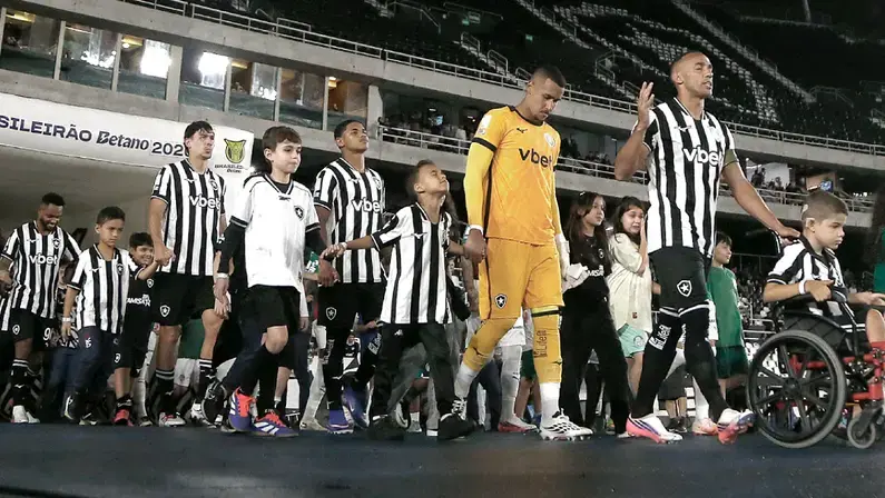 Botafogo perde duas posições e fecha 26ª rodada do Brasileirão em 14º, mas aumenta gordura para Z-4