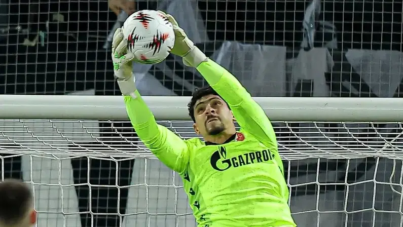 Outrora especulado no Botafogo, Matheus Magalhães renova na Sérvia por dois anos