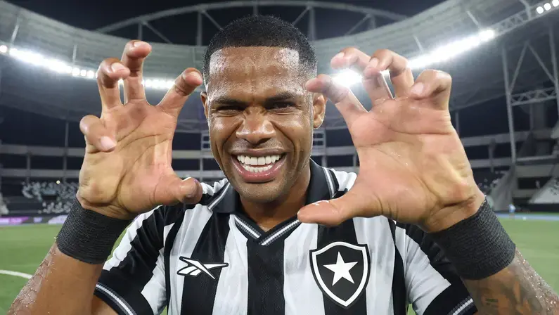 Rodrigo Bellão elogia atuação de Arthur Cabral e Júnior Santos no Botafogo e foca no coletivo: 'Todo mundo junto vai fazer as pessoas crescerem mais'