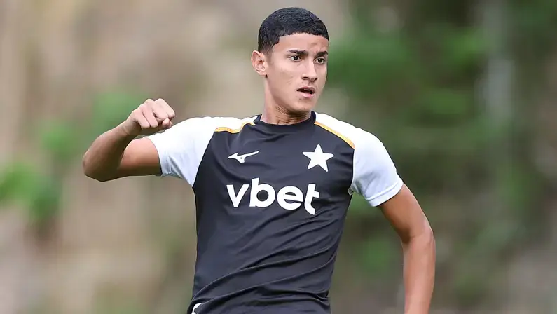 Joia do sub-17, Victor Hugo é relacionado e pode estrear pelos profissionais do Botafogo contra o Santos