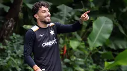 Alex Telles detalha importância de Tite e objetivo do Botafogo no Brasileiro: 'Não posso ser hipócrita de dizer que estamos pensando em Libertadores'